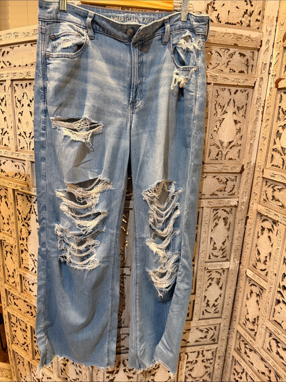 American Eagle Outfitters Light Blue Distressed Boyfriend Jeans